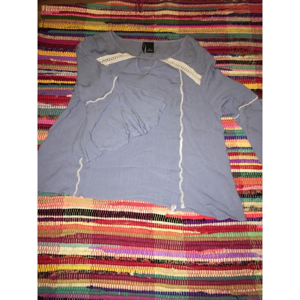 SOLD INDEPENDENTLY Light blue bell sleeved ND Top